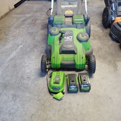 Greenworks Battery Powered Lawnmower With Bag Attachment