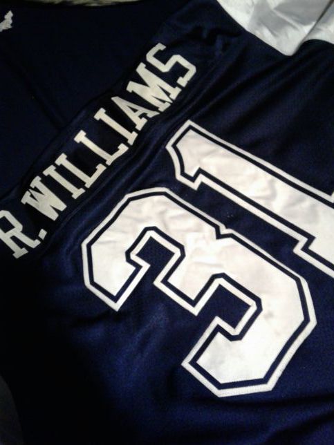 Jersey Roy Williams authentic stichin,willin to trade for foams or jordan 12