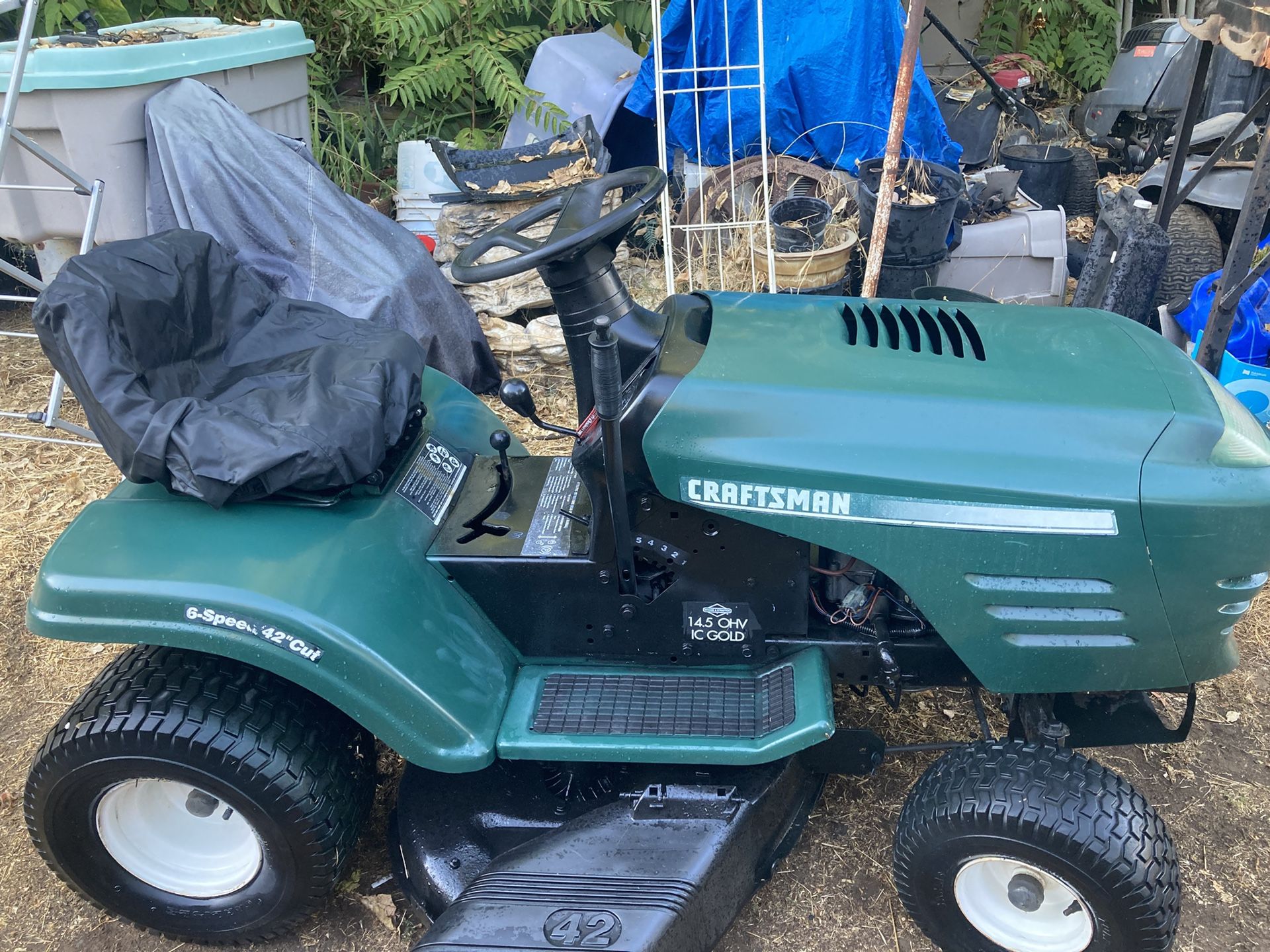 Riding lawnmower