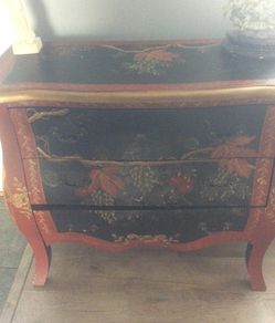 Dresser drawer end table; Great conversation piece😊
