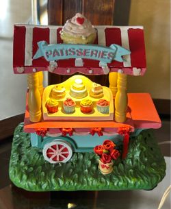 Small lighted cupcake stand figurine - Battery operated