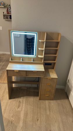 Vanity Desk with LED Mirror - Excellent Condition