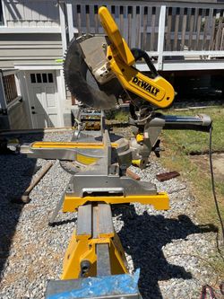DEWALT MITER SAW (DWS779) with MATCHING STAND  DEWALT 12-in 15-Amp Dual Bevel Sliding Compound Corded Miter Saw