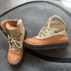 Nike Boots 4Y