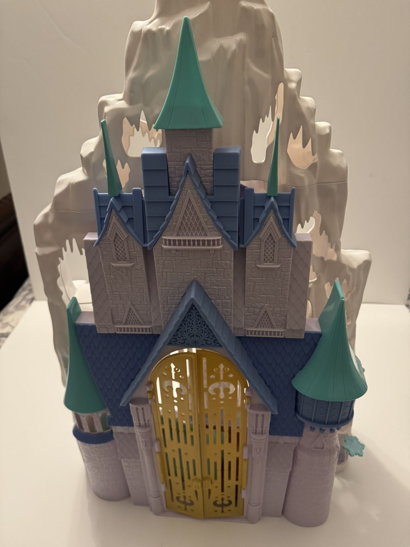 Disney Frozen Elsa Ice Palace Castle with some Furniture