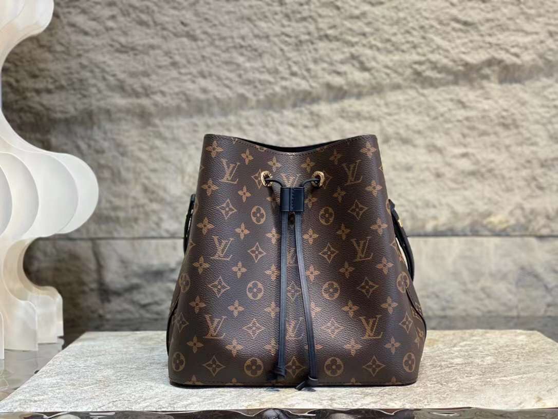 Louis Vuitton NeoNoe Bag In Monogram And Red for Sale in Frisco, TX -  OfferUp