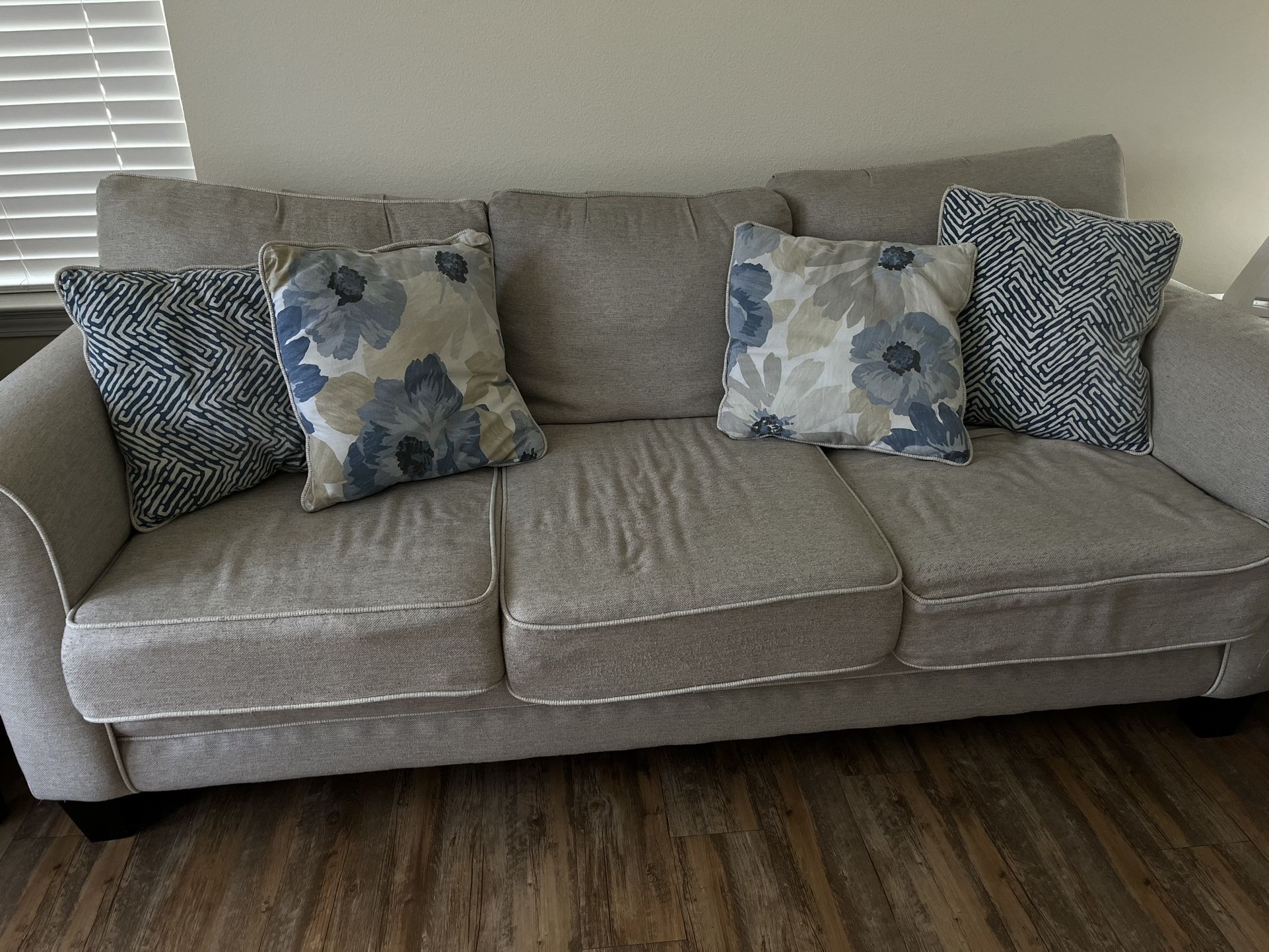 Sofa Set in Excellent Condition