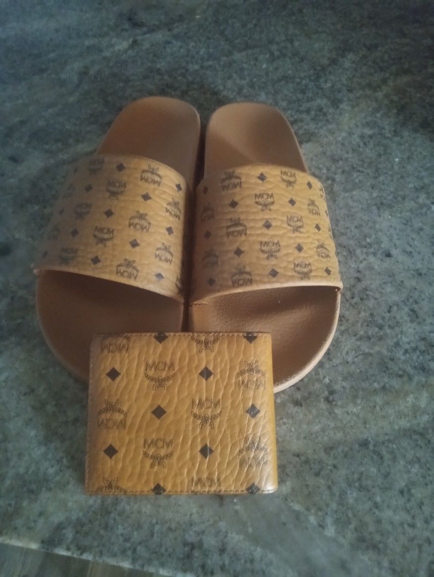 MCM Wallet With MCM Slides