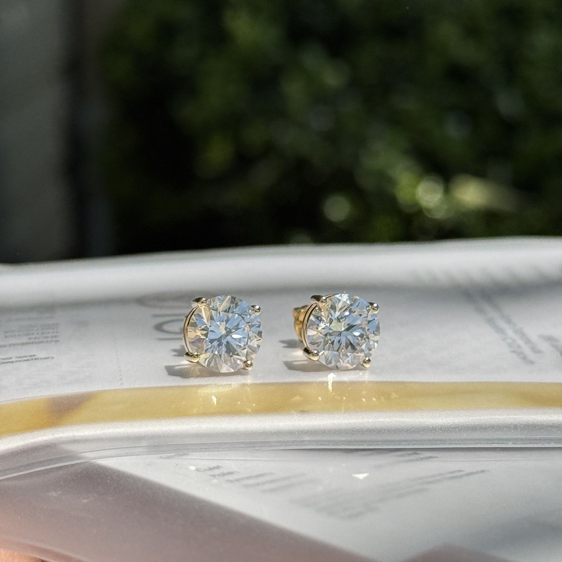 6.03cttw big Diamonds vs1 D 14k yellow gold stud earrings IGI certified