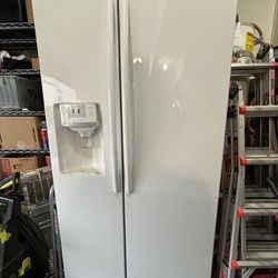 Samsung 26 cu ft Side By Side Refrigerator 