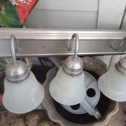 3 Light Bathroom Fixture $45.00 Cash Only (SERIOUS BUYERS)