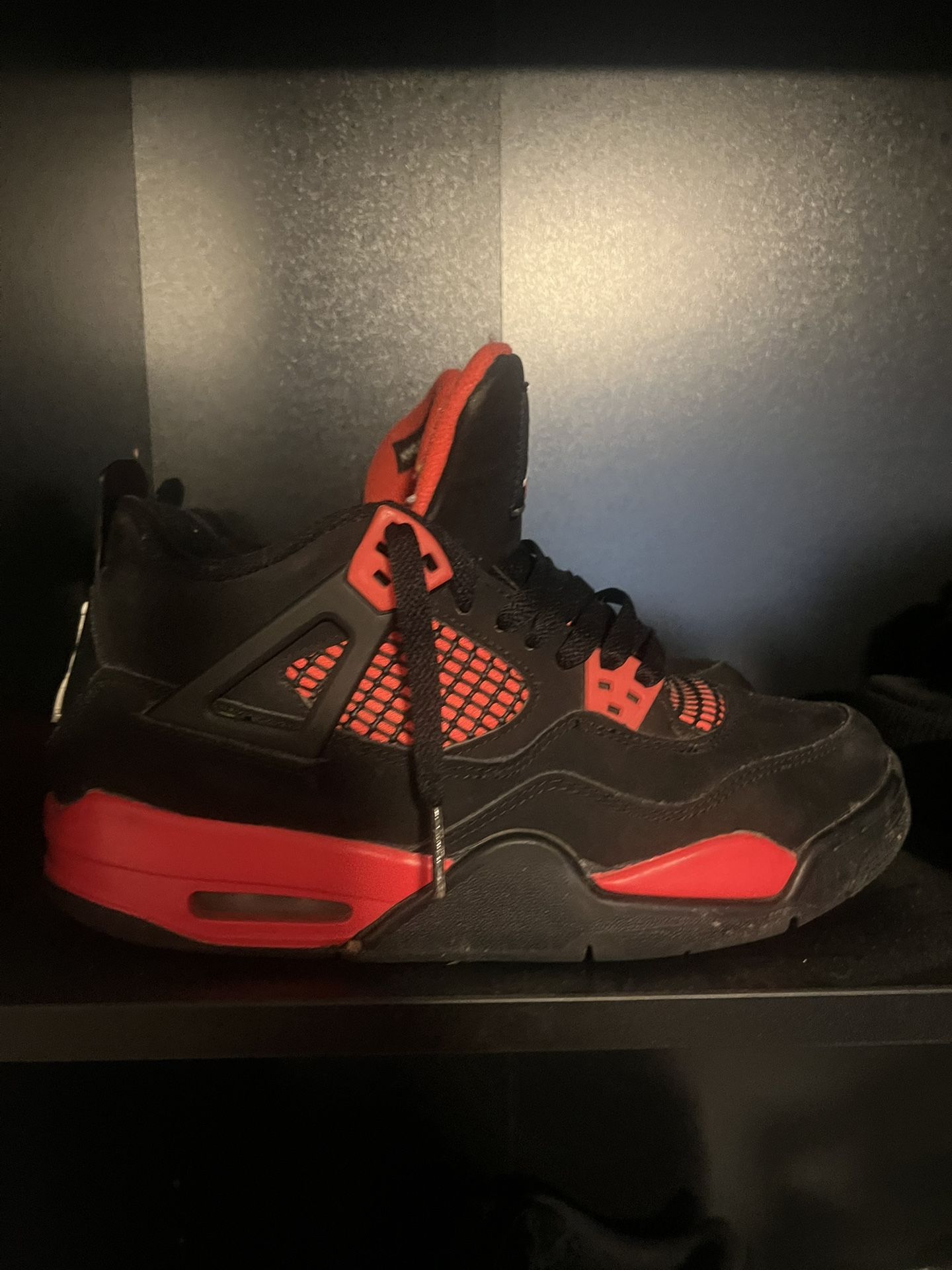Jordan 4 Thunders