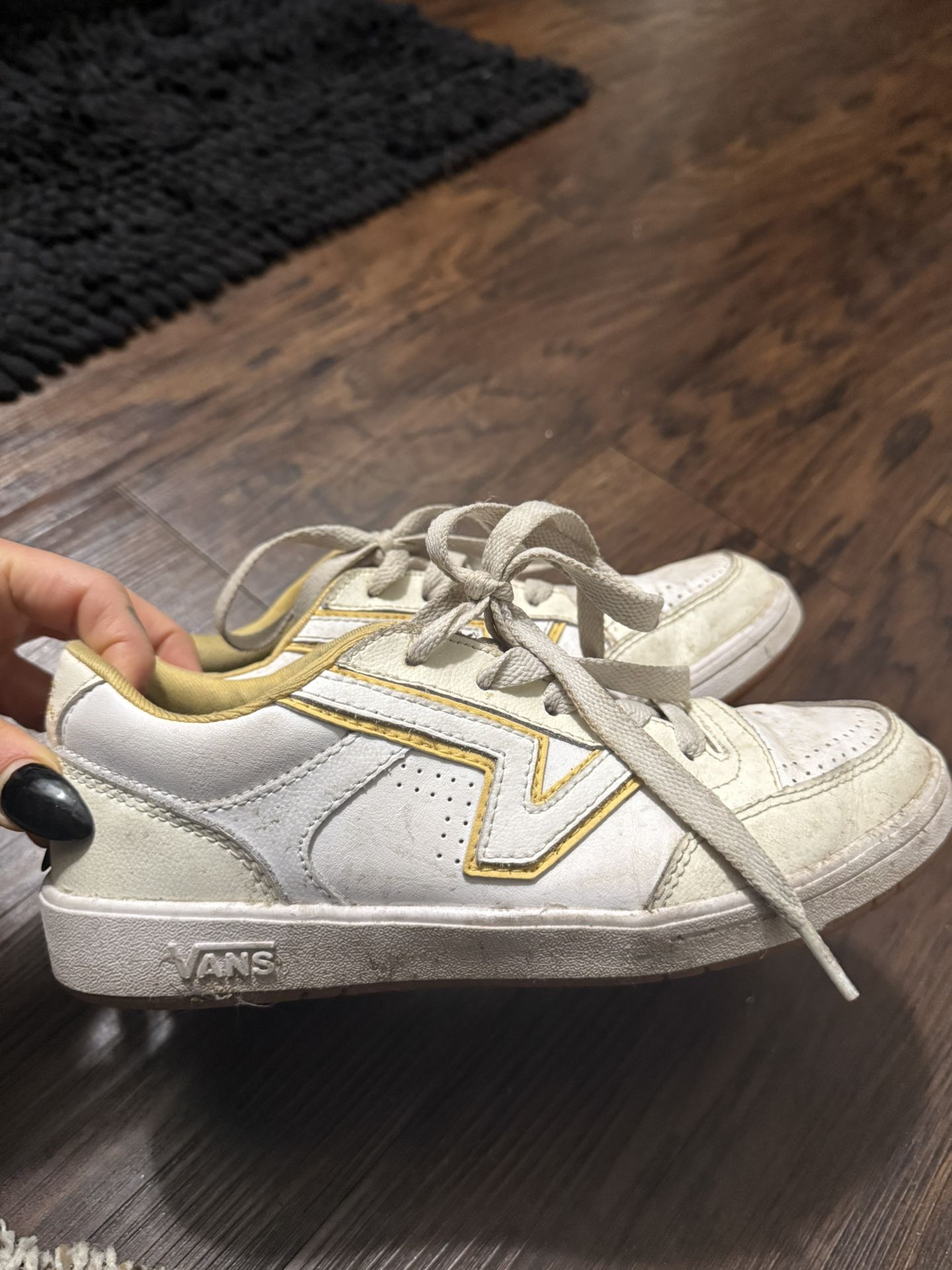 Woman’s White/yellow Vans Size 7