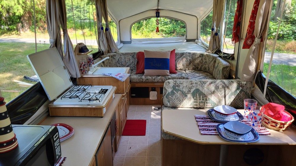 2004 Palomino Pop-Up Tent Trailer