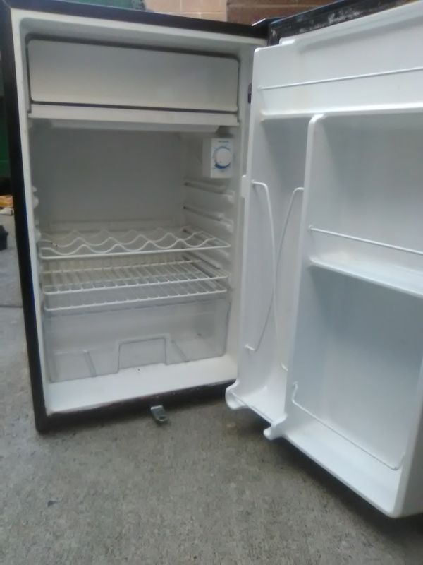 GE (General Electric) Mini Fridge for Sale in Maple Valley, WA OfferUp
