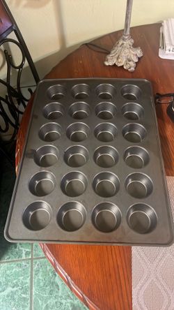 Tray for 24 cupcakes good cond $5.
