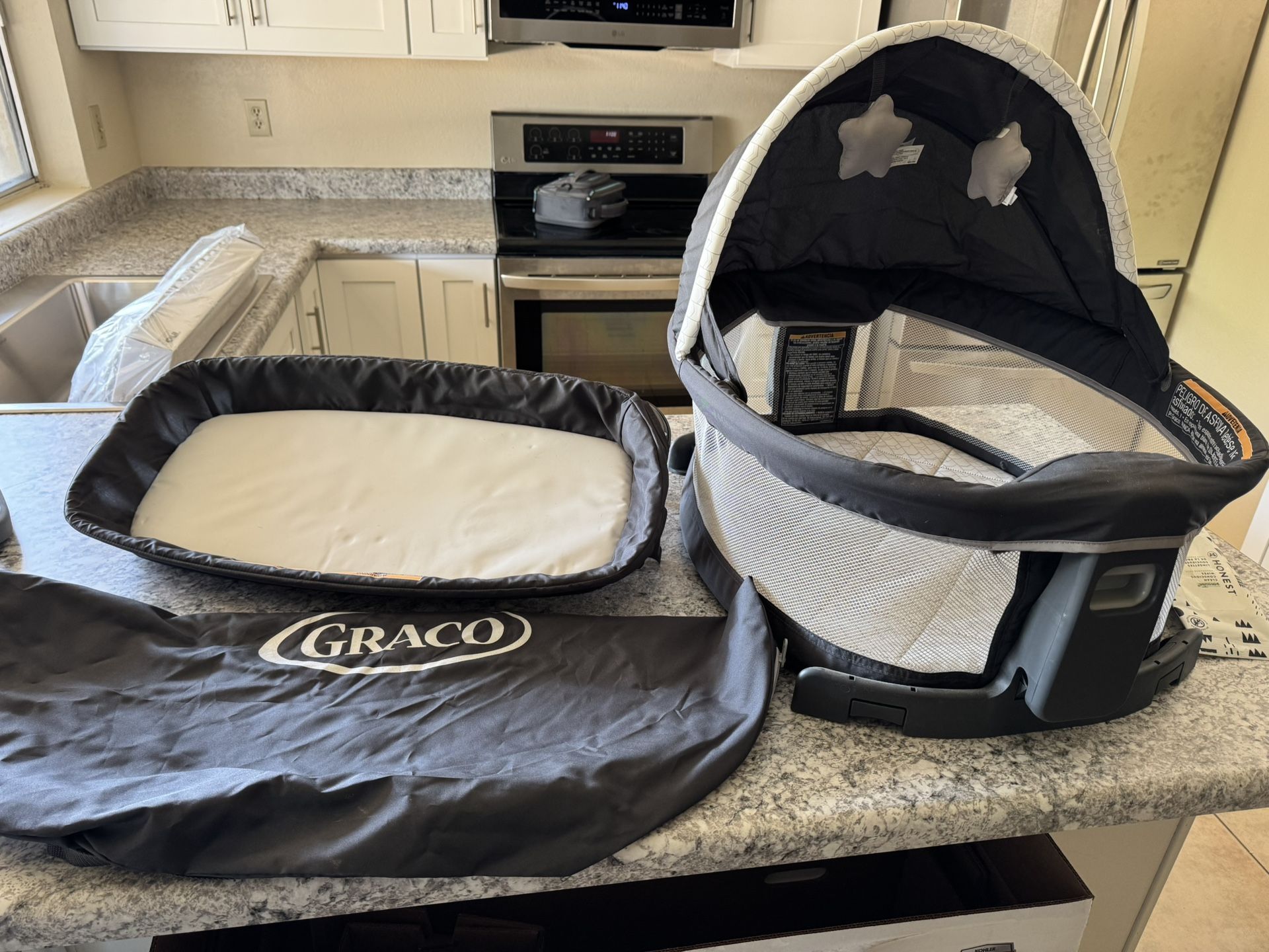 Graco Portable Bassinet And Changing Table Attachment