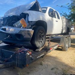 2013 GMC Sierra k2500 6.0L For Parts