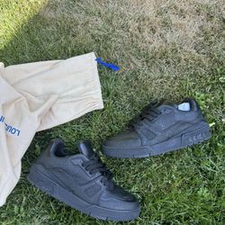 LV Trainers Size 8.0