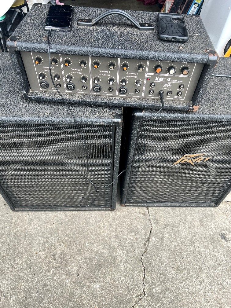 PEAVEY SPEAKS & AMPLIFIER