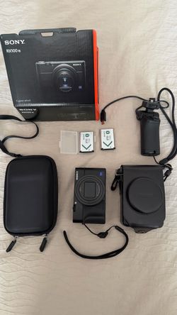 Sony RX100 vII Camera Kit