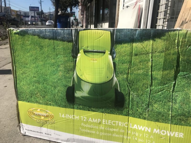 Electric lawn mower