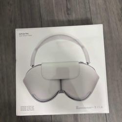 Silver Airpod Maxs 