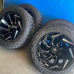 Used Set 22x12  Fuel 8x170 With Tires