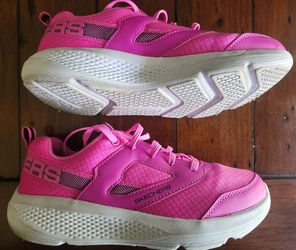 Skechers womans GO-Run elevate spectacular speed, size 5.5