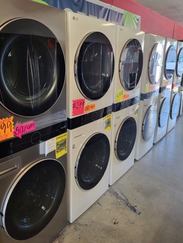 LG ThinQ WashTower Single Unit Front Load Washer 4.5 Cubic Feet Dryer 7