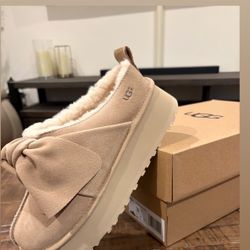 Size 6w UGG Platform Slip-On Bow Slipper Sand