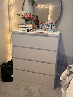 Simple White dresser- perfect condition