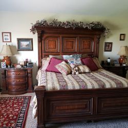 Grand Estates Sleigh Bedroom Sets