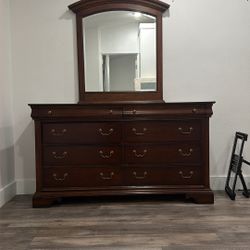 Dresser 