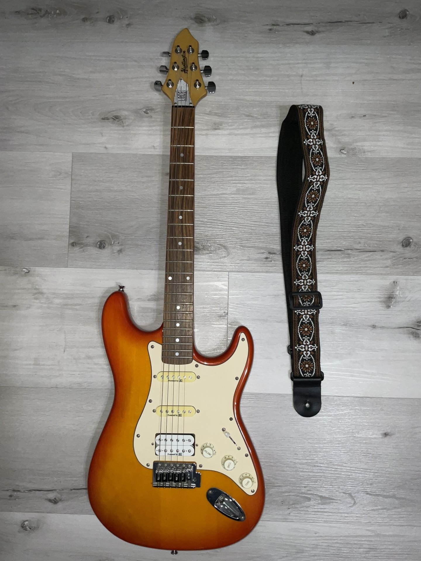 Electric Guitar Red/Orange Huntington LACE (including Guitar Strap)
