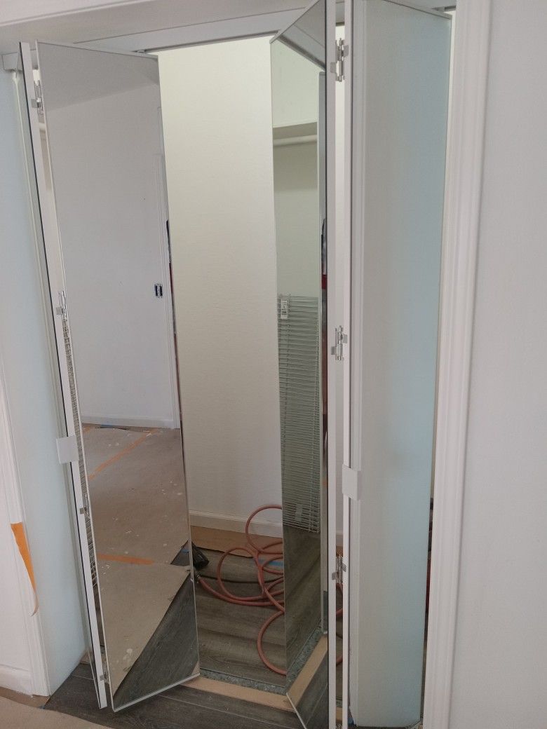 4"*6".2' Custom Door and Mirror

