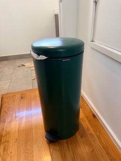 Brabantia Green Step Trash Bin – 8 Gallon