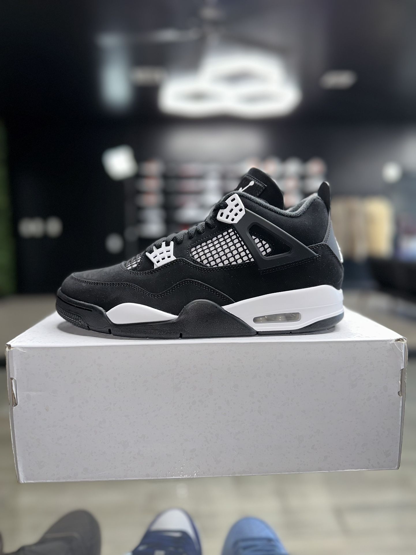 Jordan 4 White Thunder