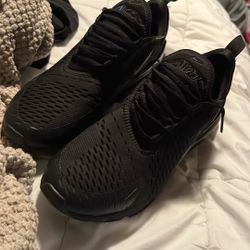 Nike Air max 270/Color Black/size 8.5 Men 