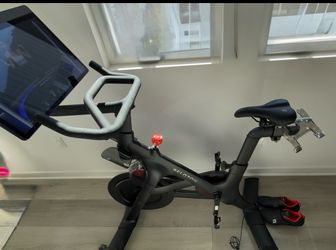 Peloton Bike Plus - EXCELLENT CONDITION & HIGHER RESALE VALUE