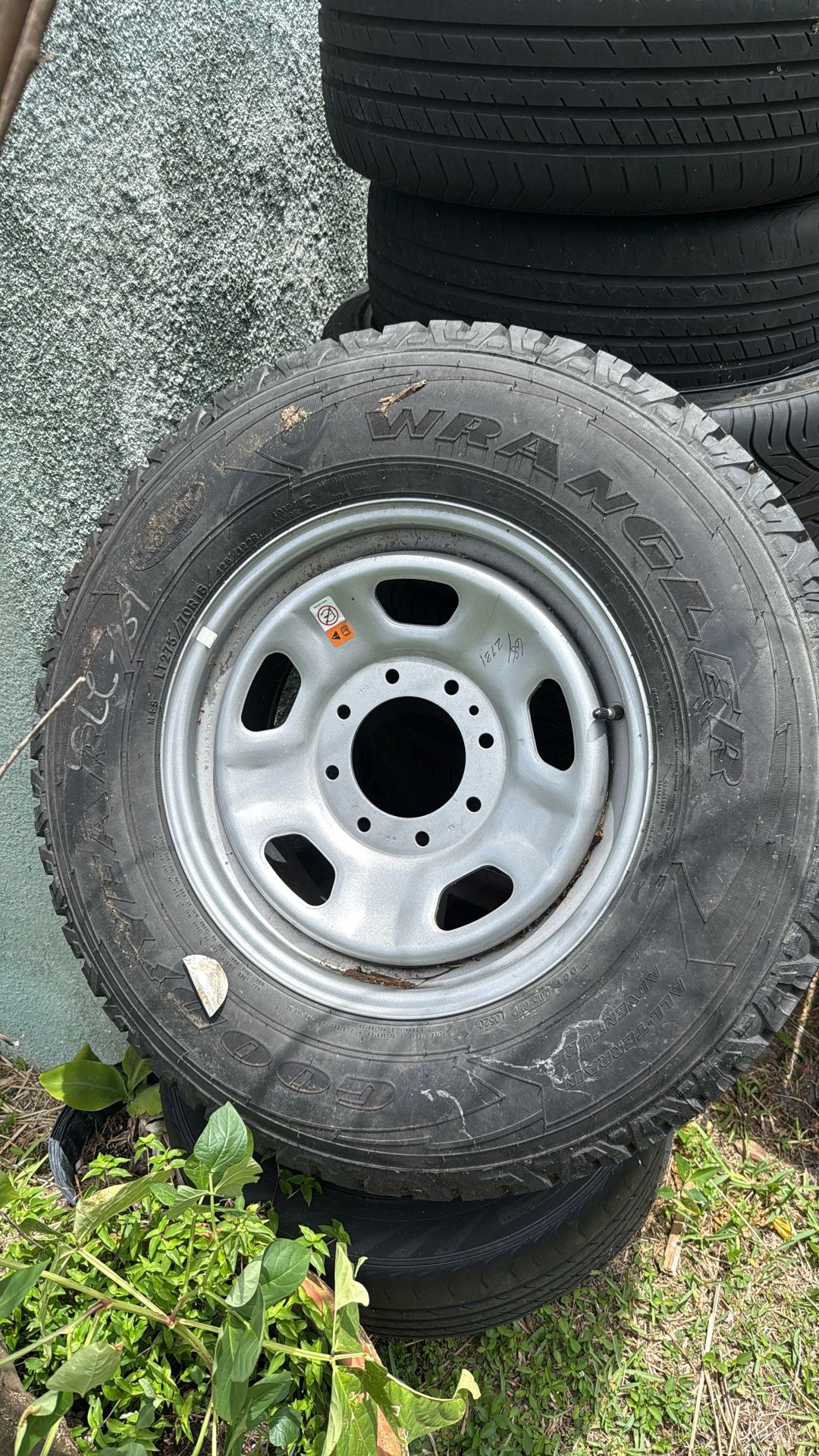 Ford Excursion / F 250 Wheel 