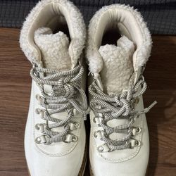 White Faux Fur Lined Lace Up Women's Snow Boots W29455/COZY Size 6