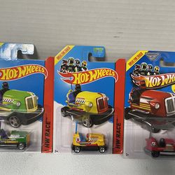 Hot Wheels Bump Around. Set of 3.