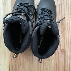 Men’s Columbia Size 9 Waterproof Hiking Boots! New!