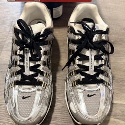 NIKE P-6000 METALLIC , BLACK & WHITE SIZE 11 ( PRE OWNED) 