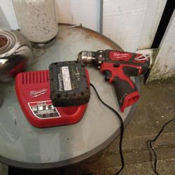 Milwaukee M12 Drill 