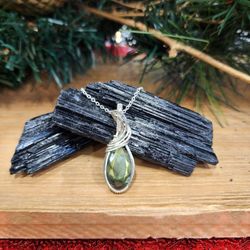 Stunning Green Faceted Labradorite Pendant In Sterling Silver 