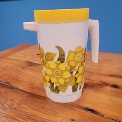 Alladinware 2.25 Quart Serving Pitcher - Plastic, Yellow Daffodils, Country