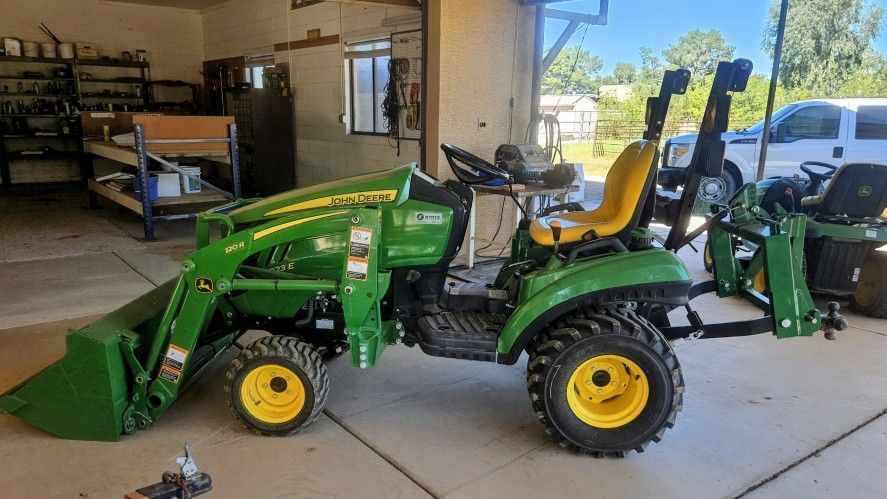 John Deere 1023E Tractor 