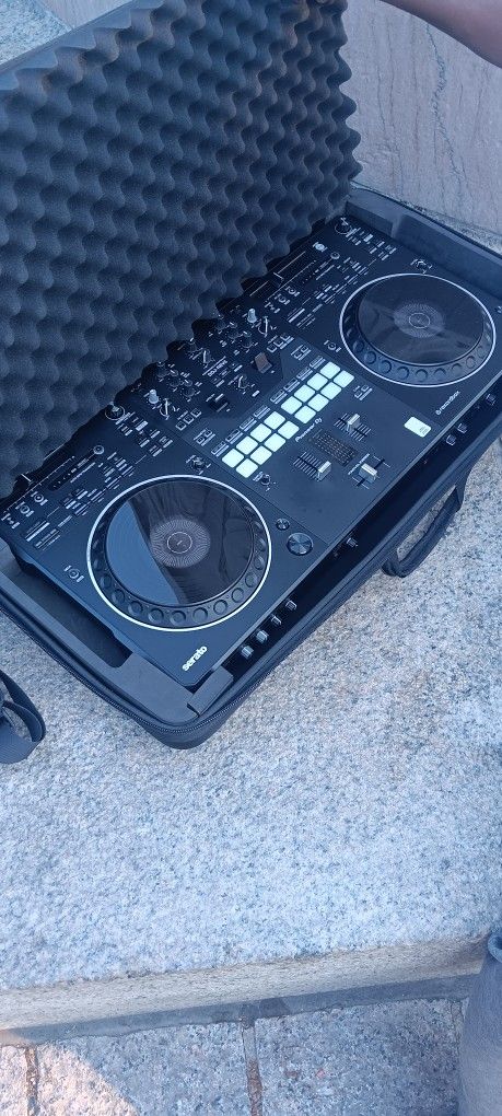 Pioneer DJ DDJ-REV5 DJ Controller